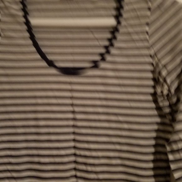 Dress. - Picture 3 of 6